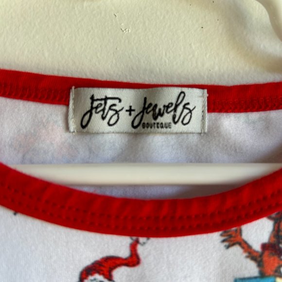 Jets and Jewels size 8 Grinch raglan shirt with ruffle sleeves - Picture 3 of 3